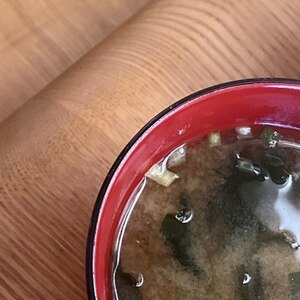 新玉ねぎとワカメと新じゃがのお味噌汁